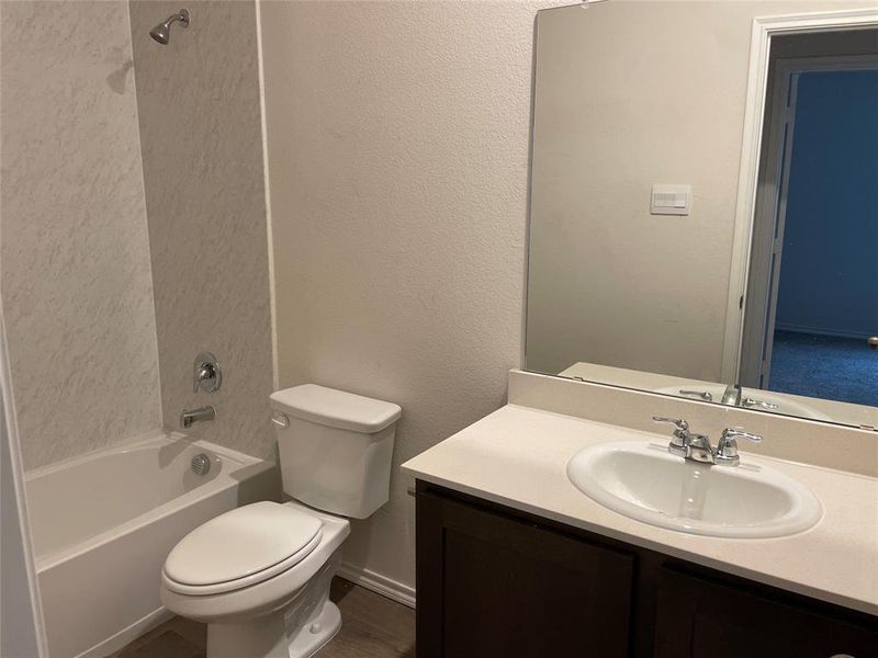 Furnished interior view inside a new home in Elevon, Lavon (Image 7).