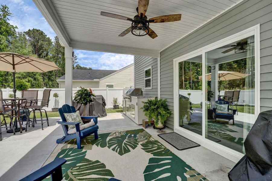Exterior details and patio area of a home in , Hardeeville (Image 3).