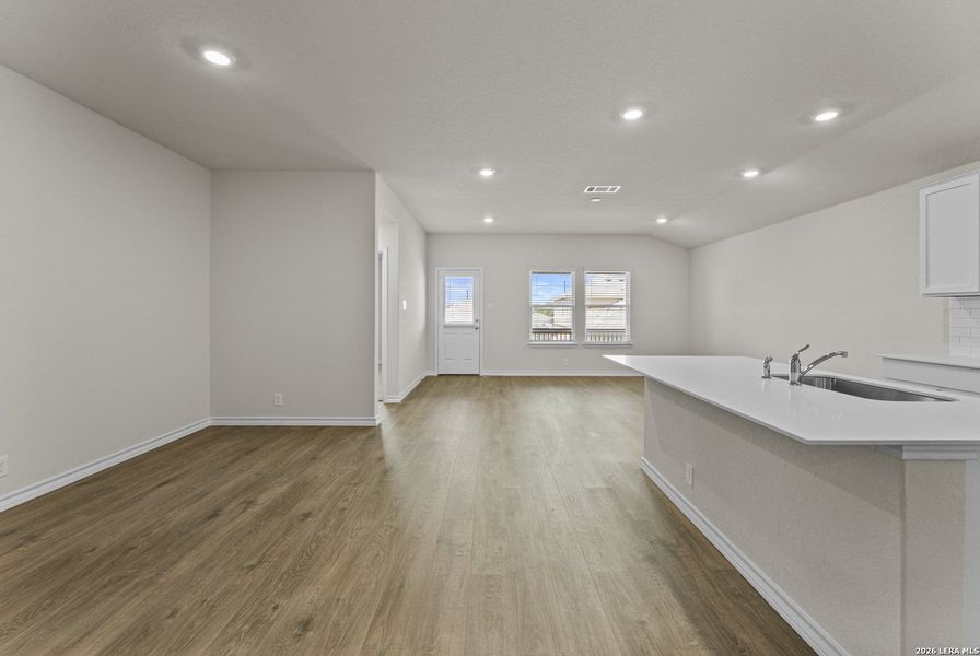 Spacious, unfurnished interior of a new home in Brookstone Creek, San Antonio (Image 18).