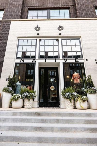 Condo located in Fayetteville, GA showcasing its design and architecture (Image 3).