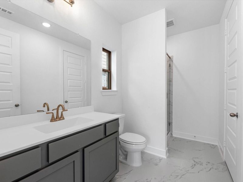 Furnished interior view inside a new home in Lago Mar, Texas City (Image 8).