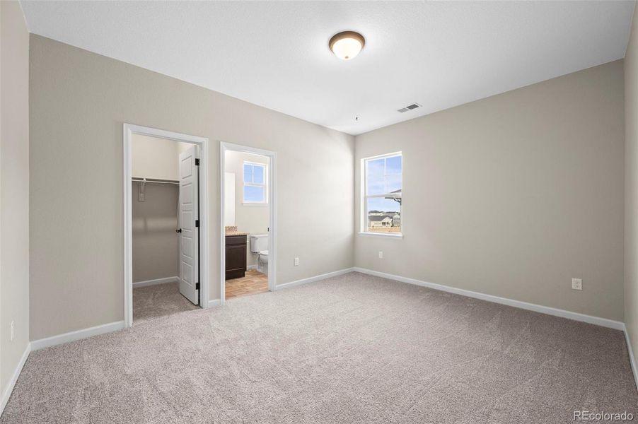 Spacious, unfurnished interior of a new home in , Aurora (Image 28).