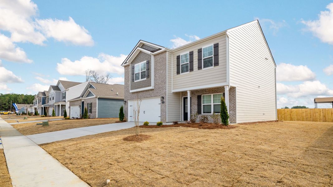Exterior details and patio area of a home in Sweet Briar, Ooltewah (Image 2).