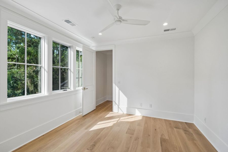Spacious, unfurnished interior of a new home in , Kiawah Island (Image 29).