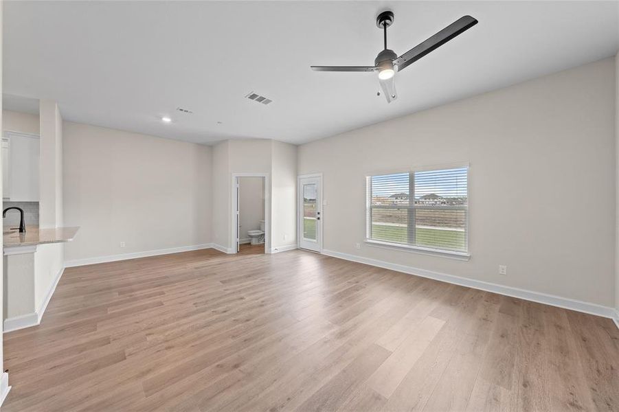 Spacious, unfurnished interior of a new home in Yarbrough Farms, Pilot Point (Image 6). Spacious, unfurnished interior of a new home in Yarbrough Farms, Pilot Point (Image 6).