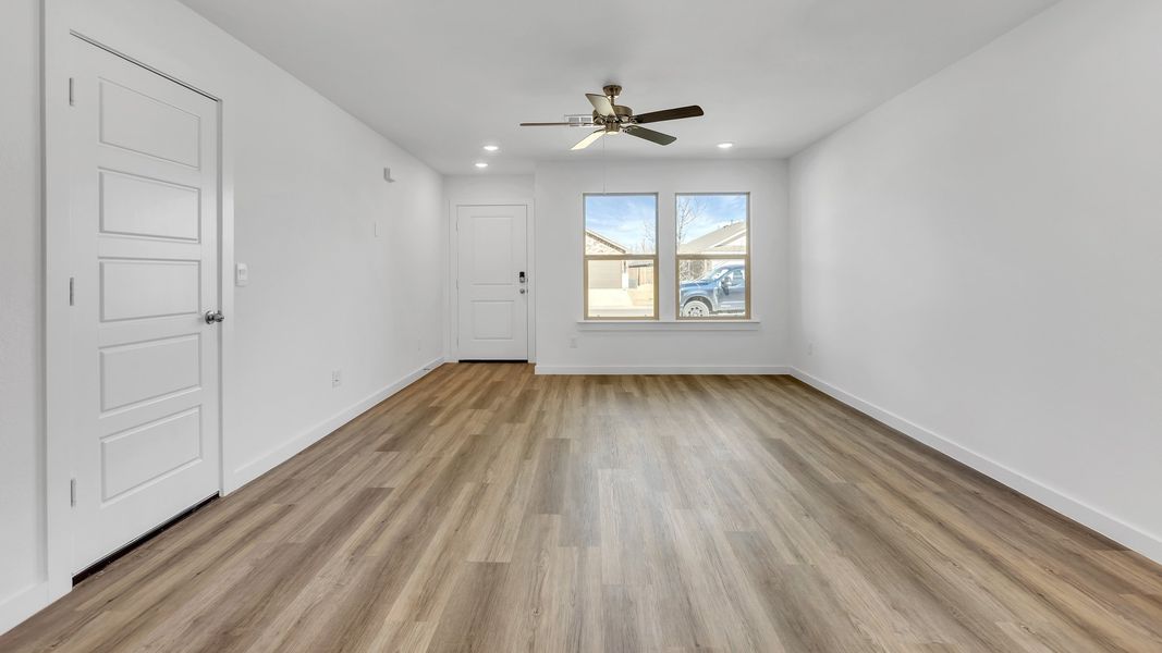 Spacious, unfurnished interior of a new home in Terra Vista, Lubbock (Image 9).