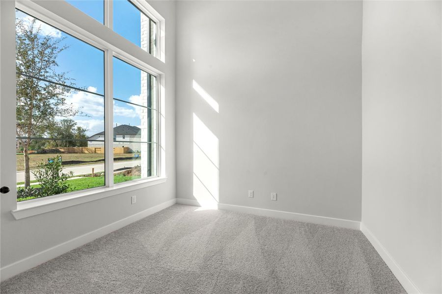 Spacious, unfurnished interior of a new home in Sienna, Missouri City (Image 23).