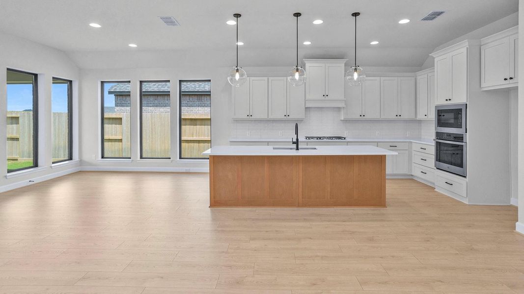 Spacious, unfurnished interior of a new home in Riceland, Mont Belvieu (Image 18).