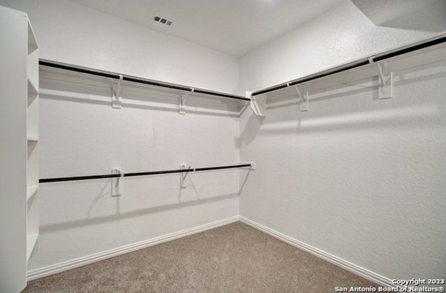 Spacious, unfurnished interior of a new home in Stream Waters, Seguin (Image 17).