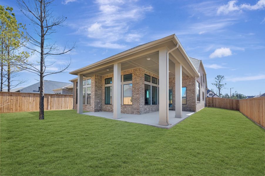 Exterior details and patio area of a home in Kresston, Montgomery (Image 3).