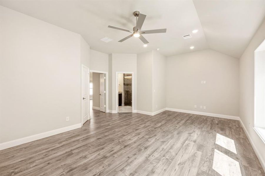 Spacious, unfurnished interior of a new home in Creekview Meadows, Pilot Point (Image 28).