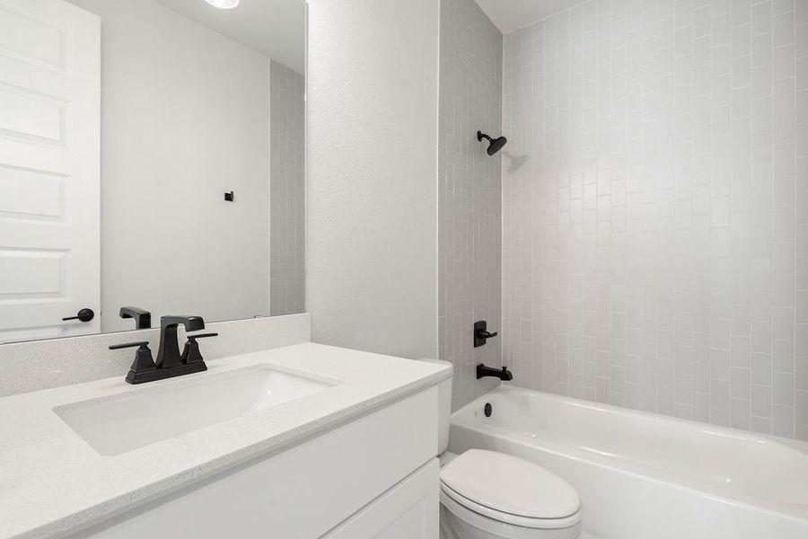 Image 37 of a home in Flora.