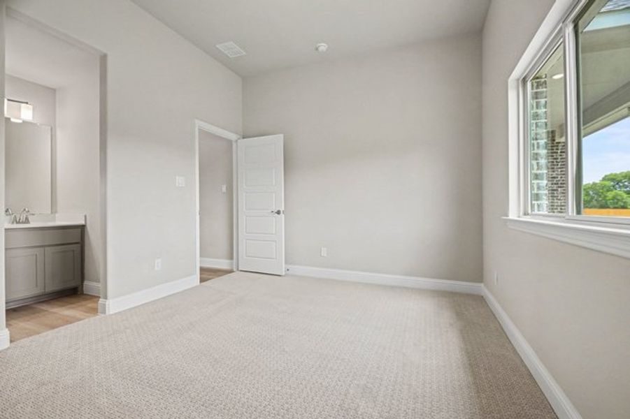 Spacious, unfurnished interior of a new home in Cole Crossing Estates, DeSoto (Image 22).