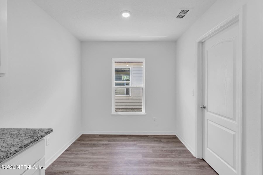 Spacious, unfurnished interior of a new home in Rolling Hills, Green Cove Springs (Image 13).