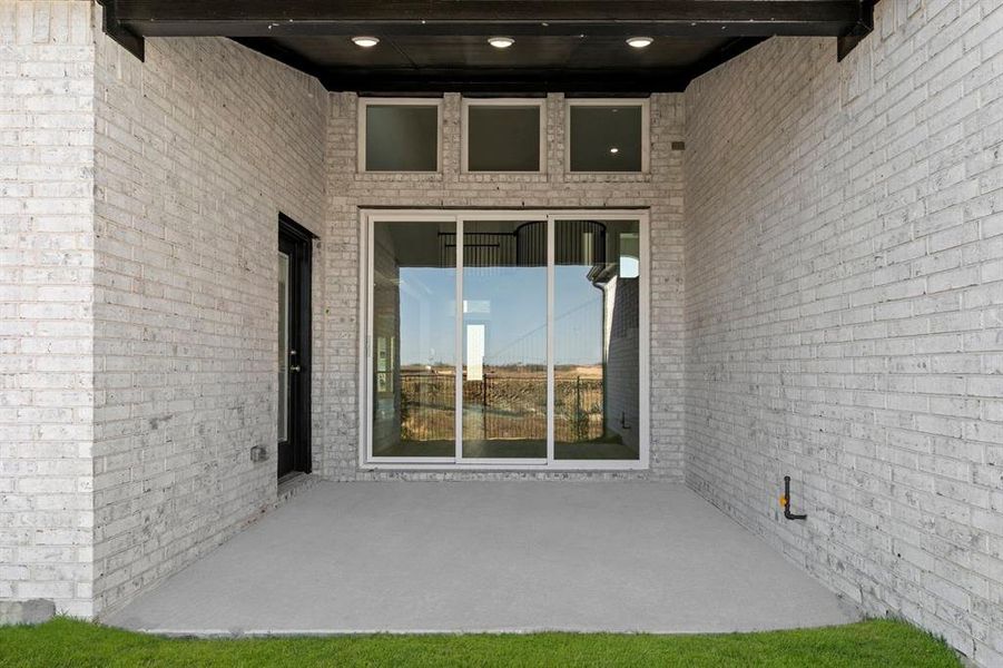 Exterior details and patio area of a home in Edgewood Creek, Celina (Image 4).