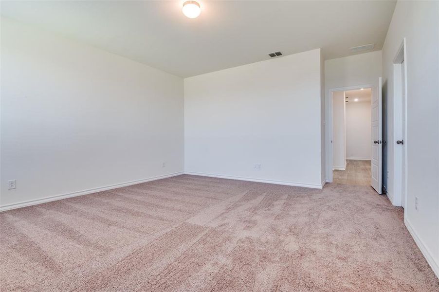 Spacious, unfurnished interior of a new home in Cottonwood Creek, Seagoville (Image 13). Spacious, unfurnished interior of a new home in Cottonwood Creek, Seagoville (Image 13).
