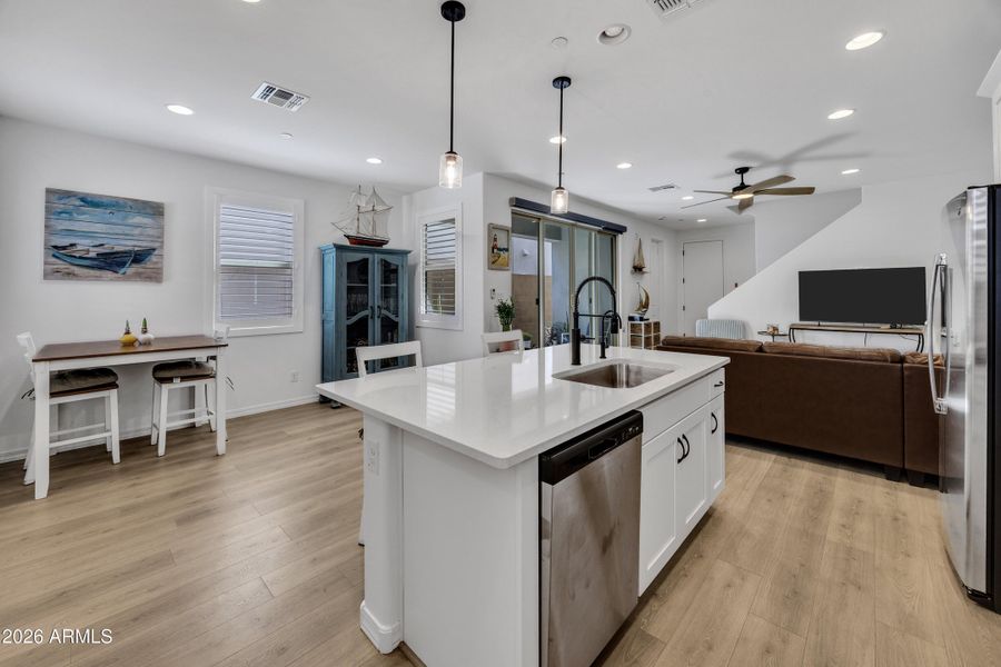 Eat-in kitchen Eat-in kitchen