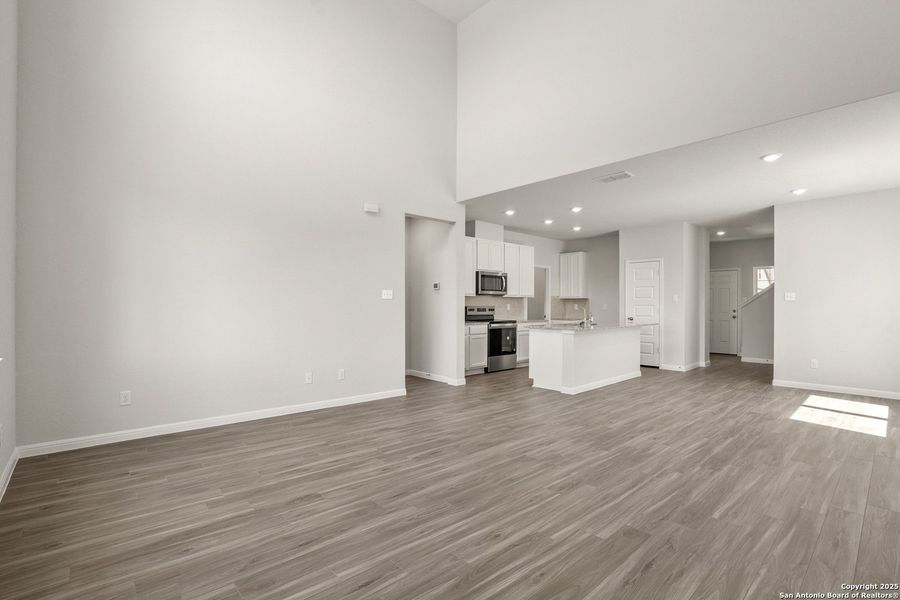 Spacious, unfurnished interior of a new home in Cinco Lakes, San Antonio (Image 17). Spacious, unfurnished interior of a new home in Cinco Lakes, San Antonio (Image 17).