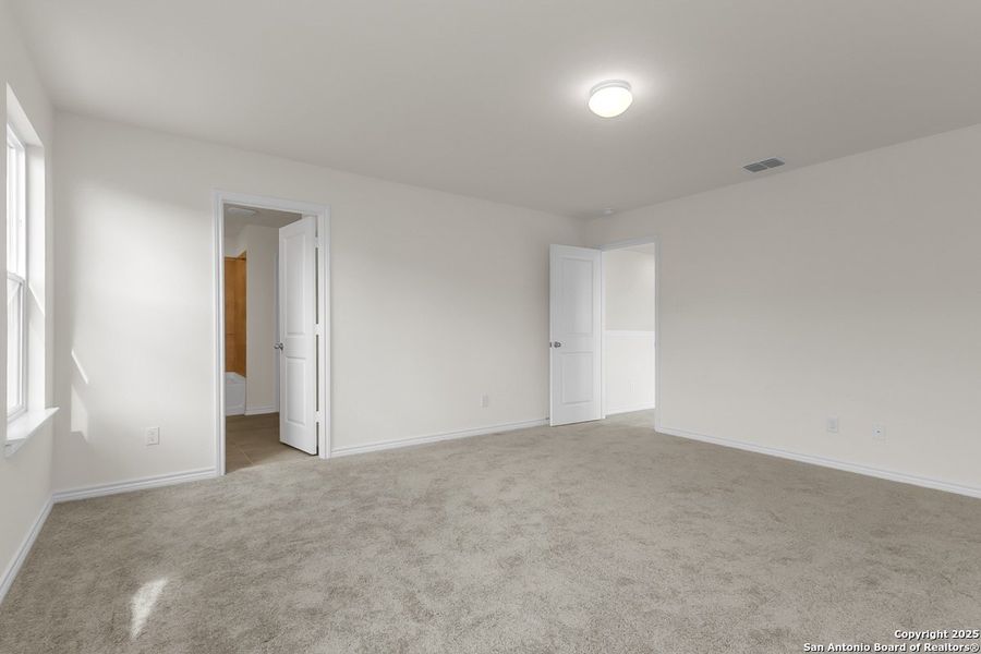 Spacious, unfurnished interior of a new home in Medina Crossing, Von Ormy (Image 10).