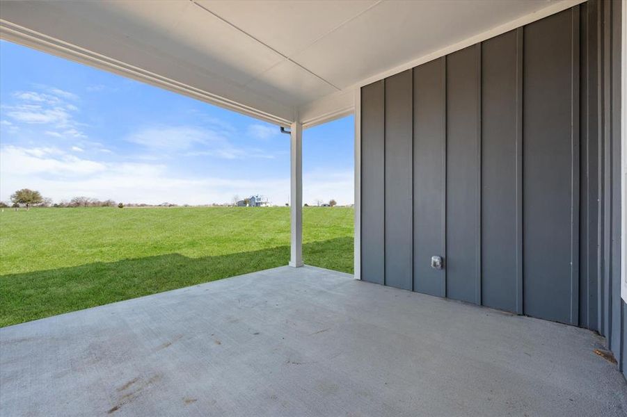 Exterior details and patio area of a home in , Grandview (Image 4).