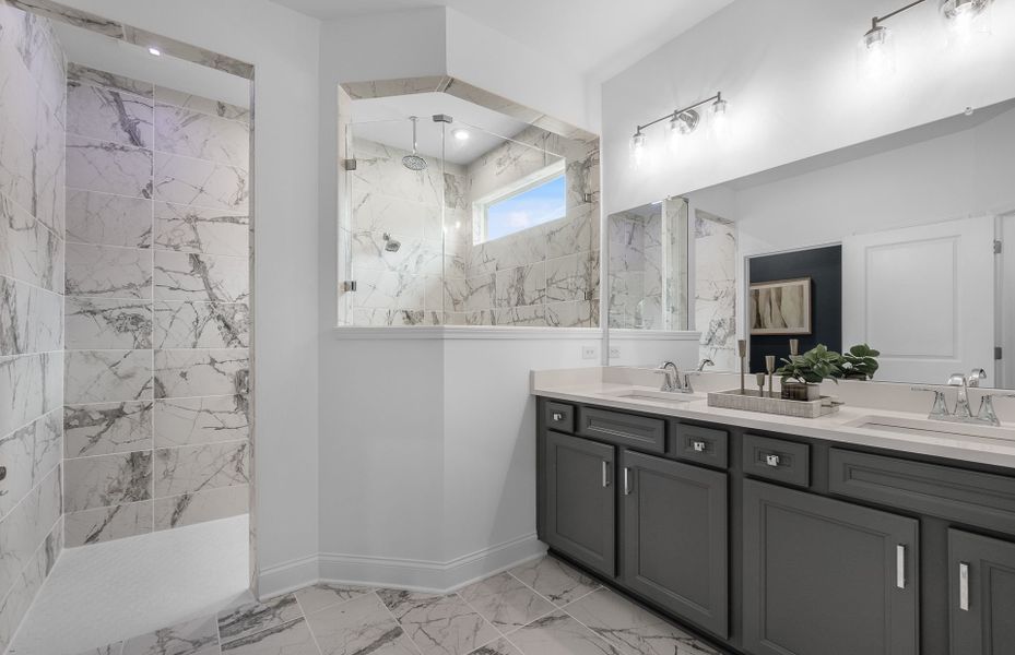 Owner's Bathroom Owner's Bathroom