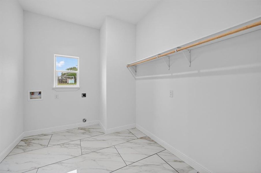 Spacious, unfurnished interior of a new home in , Grandview (Image 13).