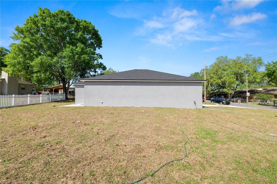Exterior details and patio area of a home in , Lakeland (Image 21).