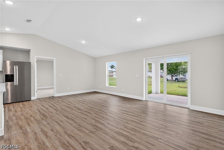 Spacious, unfurnished interior of a new home in Cape Coral, Cape Coral (Image 12).