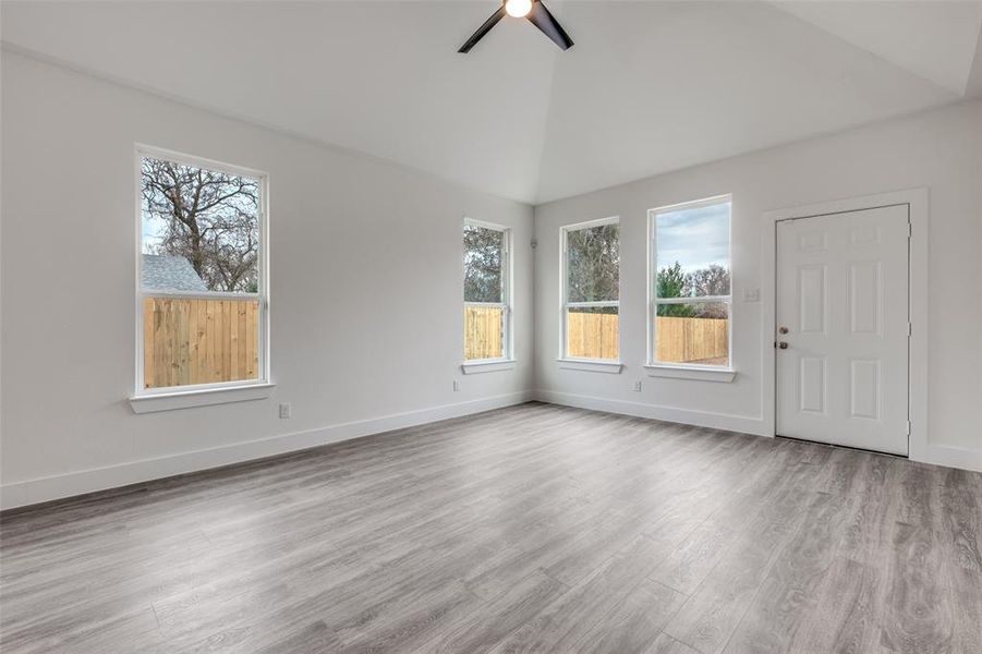 Spacious, unfurnished interior of a new home in , Dallas (Image 10).