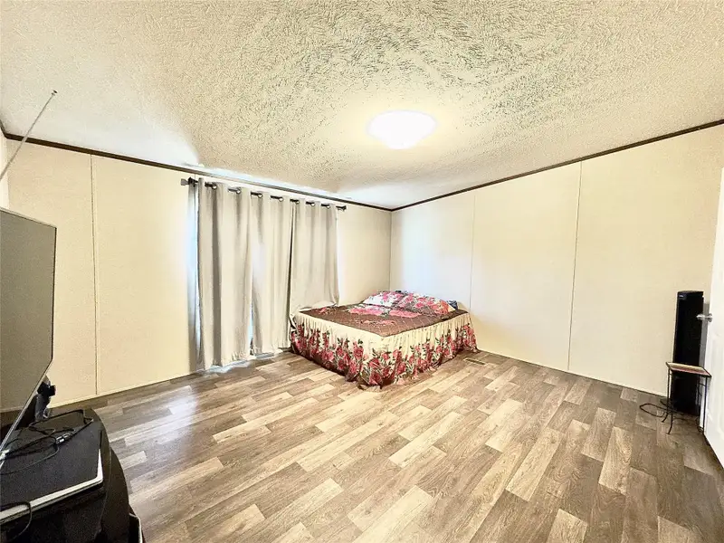 Master bedroom Master bedroom