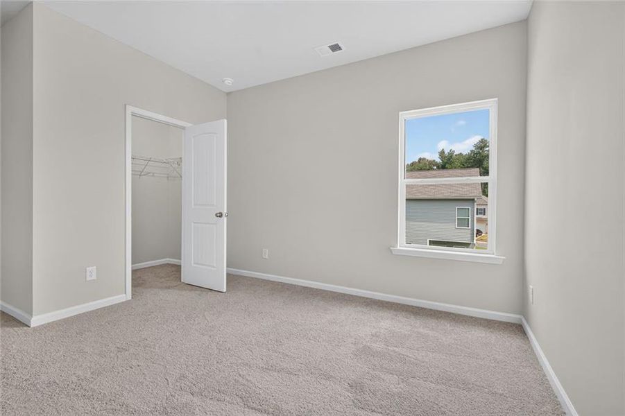 Spacious, unfurnished interior of a new home in Sycamore Crest, Calhoun (Image 15).