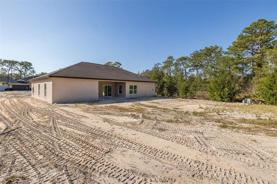 Exterior details and patio area of a home in , Weeki Wachee (Image 3).