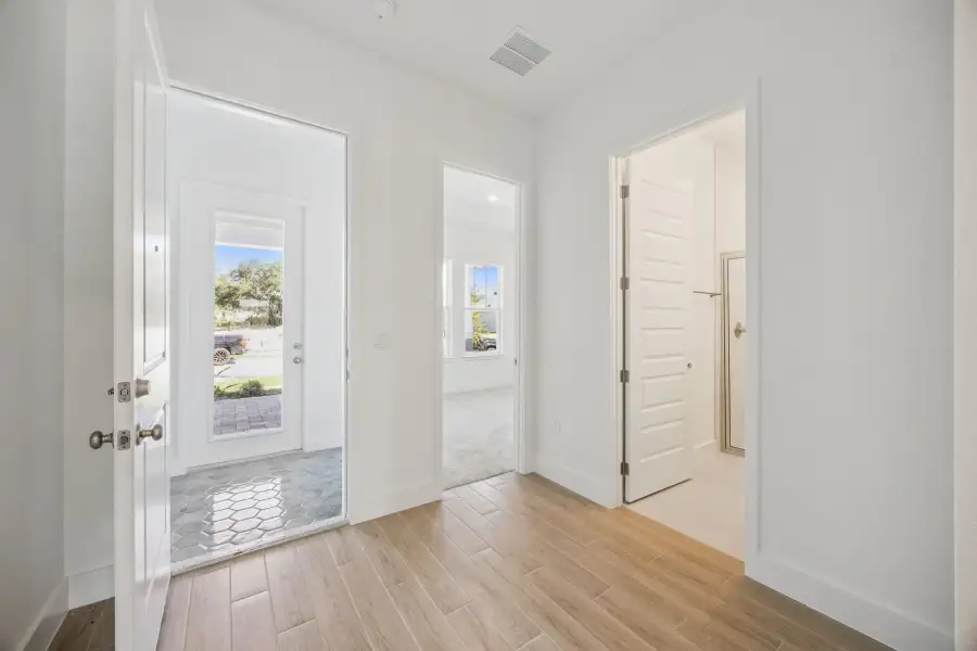 Spacious, unfurnished interior of a new home in Northlake at Ovation, Winter Garden (Image 28).
