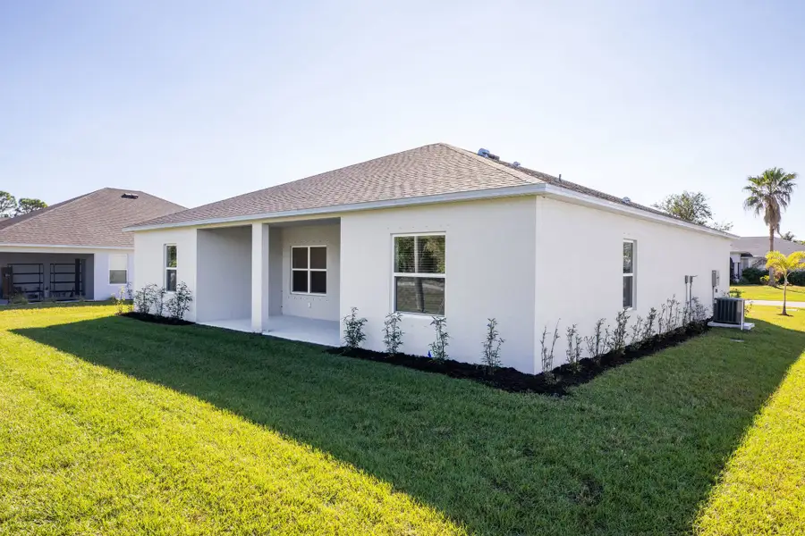 Representative exterior details of a home built from the Clearwater by Maronda Homes in Vero Lake Estates, Vero Beach (Image 4).