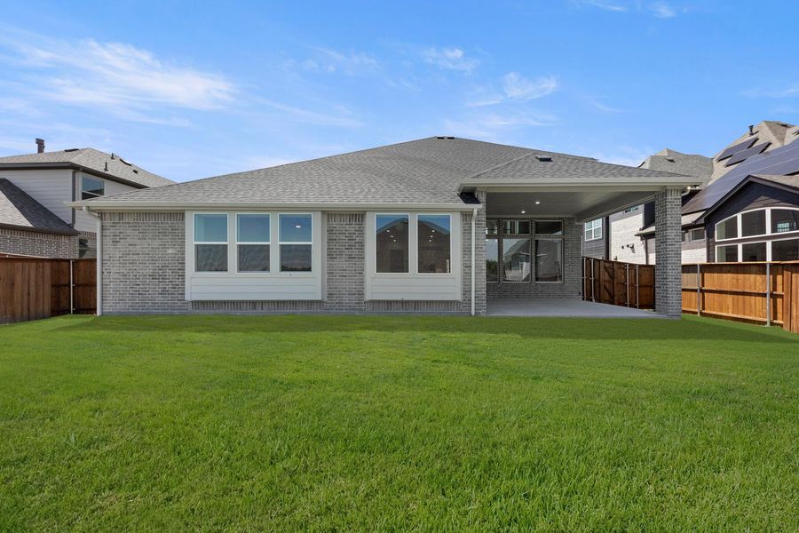 Exterior details and patio area of a home in Somerset Park, Rockwall (Image 19).