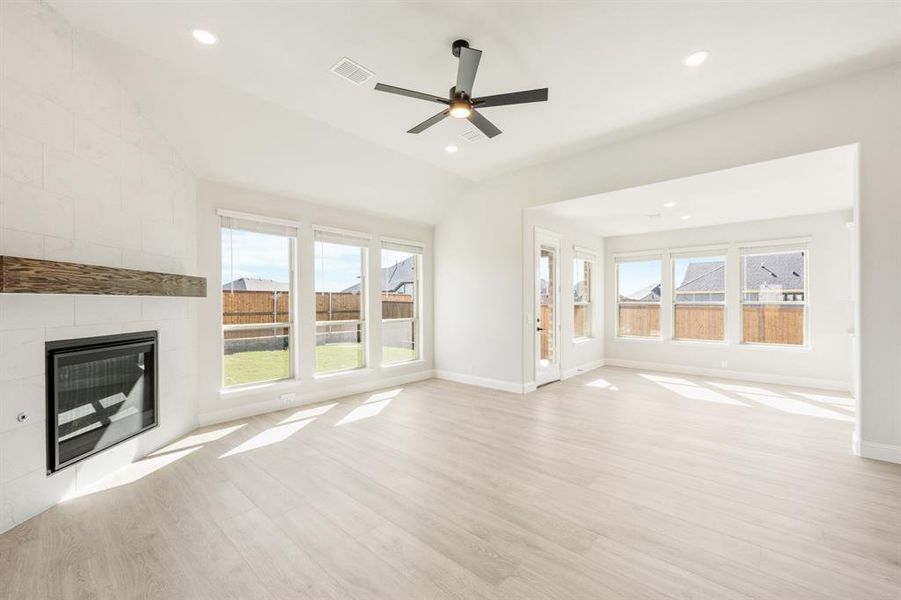 Spacious, unfurnished interior of a new home in Somerset, Venus (Image 34).