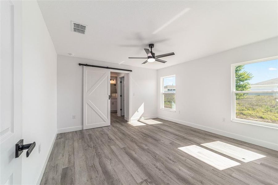 Spacious, unfurnished interior of a new home in , Ocala (Image 24).