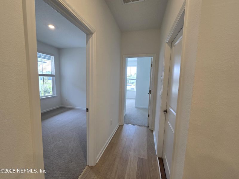 Spacious, unfurnished interior of a new home in Hyland Trail, Middleburg (Image 32).