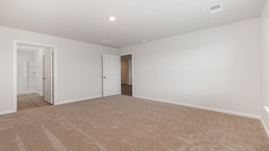 Spacious, unfurnished interior of a new home in Gates Village, Lugoff (Image 17).