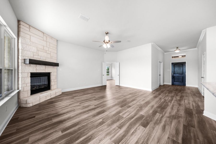 Spacious, unfurnished interior of a new home in Mallard Point, Greenville (Image 19).