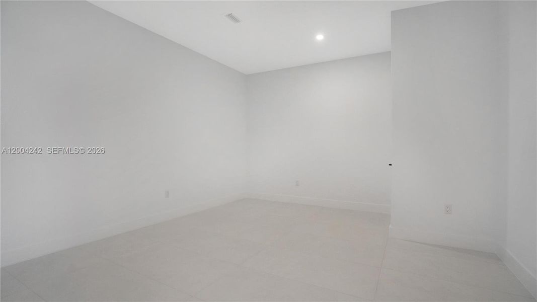 Spacious, unfurnished interior of a new home in , Miami (Image 19).