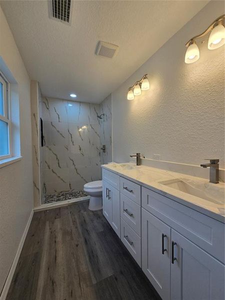 Furnished interior view inside a new home in , Ocklawaha (Image 10).