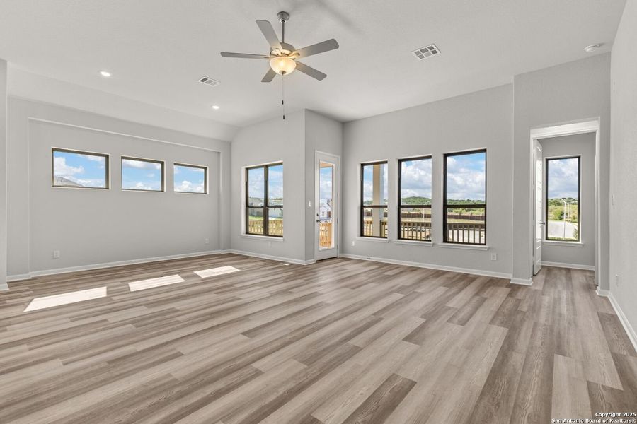 Spacious, unfurnished interior of a new home in Megan's Landing 50', Castroville (Image 11).