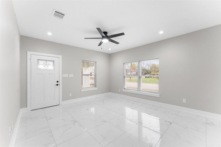 Spacious, unfurnished interior of a new home in , Dallas (Image 24).