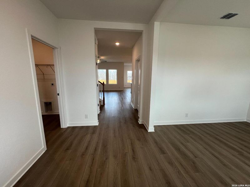 Spacious, unfurnished interior of a new home in Nopal Valley, San Antonio (Image 20).