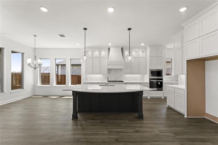 990 Verdin  Kitchen