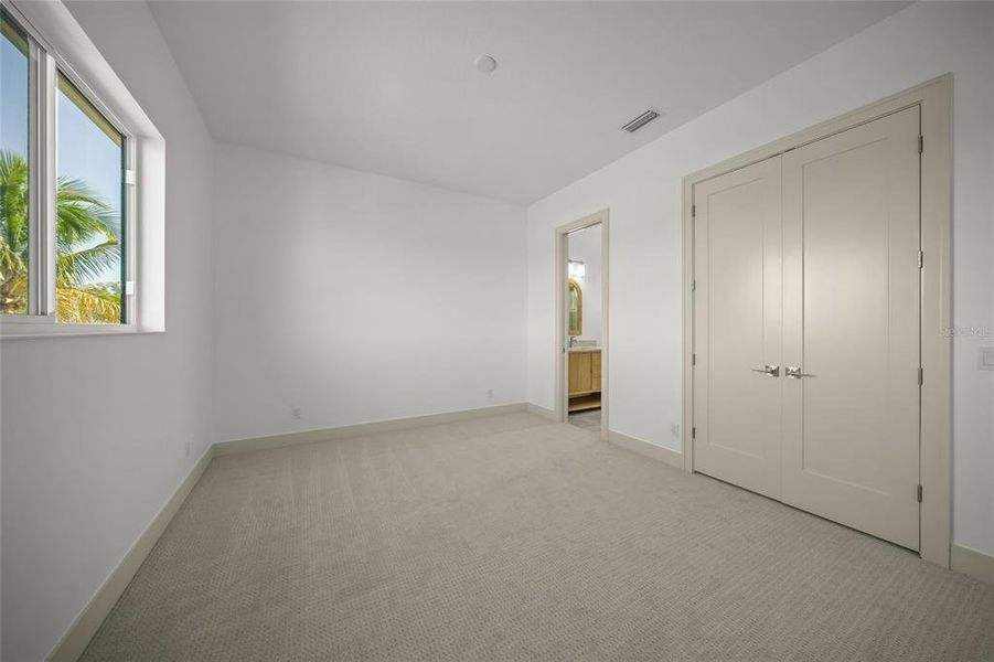 Spacious, unfurnished interior of a new home in , Venice (Image 27).