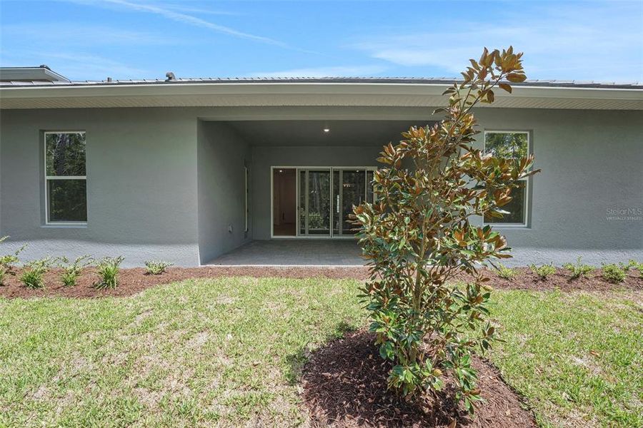 Exterior details and patio area of a home in Palms at Windermere, Windermere (Image 35).