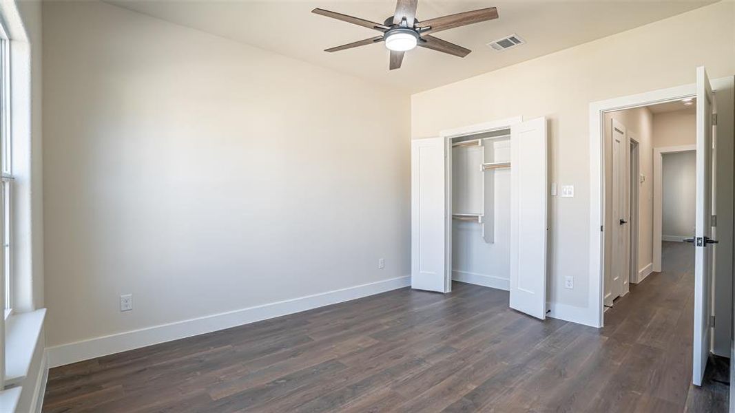 Spacious, unfurnished interior of a new home in , Granbury (Image 30).