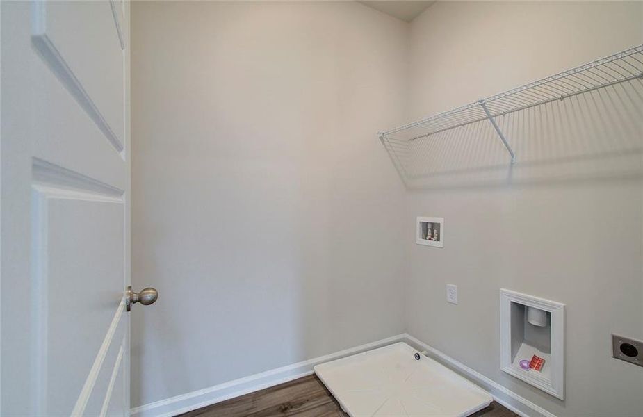 Spacious, unfurnished interior of a new home in Ponderosa Farms Manor, Gainesville (Image 36).
